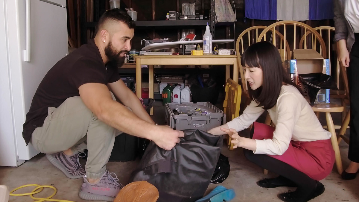 Tidying Up with Marie Kondo - s01e07 - Making Room for Baby.