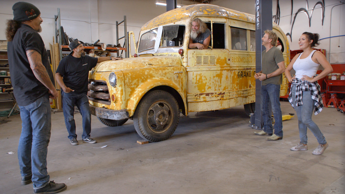 Car Masters: Rust to Riches - s03e04 - Wheels on the Bus.