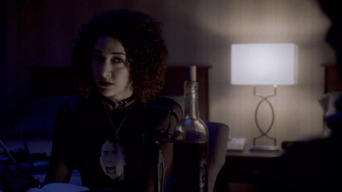 Комната 104 — s03e10 — Night Shift