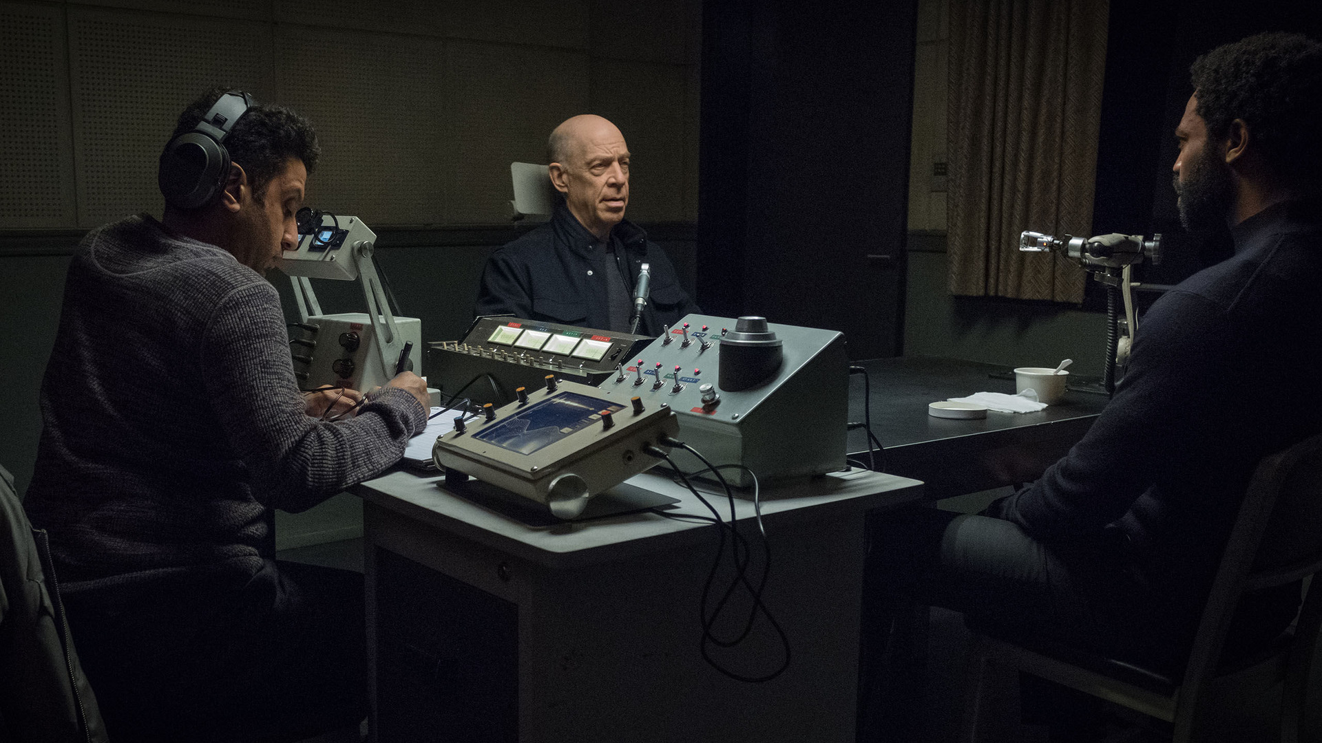 Counterpart — s01e06 — Act Like You've Been Here Before