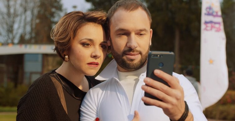 Идеальная семья — s01e09 — Серия 9. Танцы