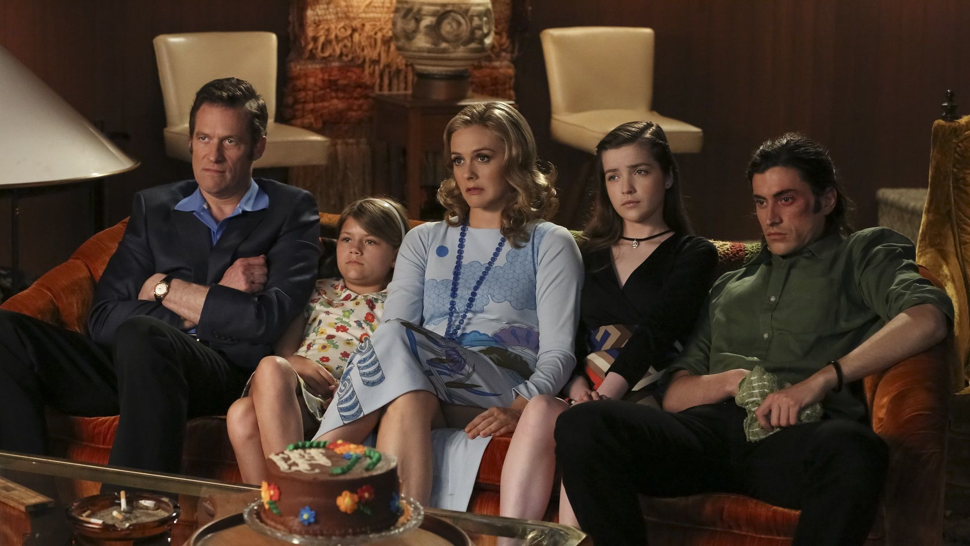 Американка / American Woman 1 сезон 7 серия – The Agreement