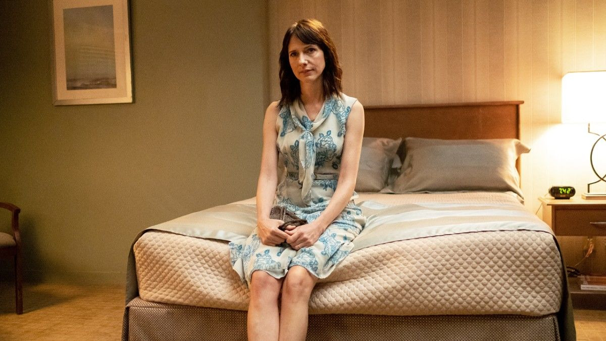 Комната 104 — s02e05 — The Woman in the Wall