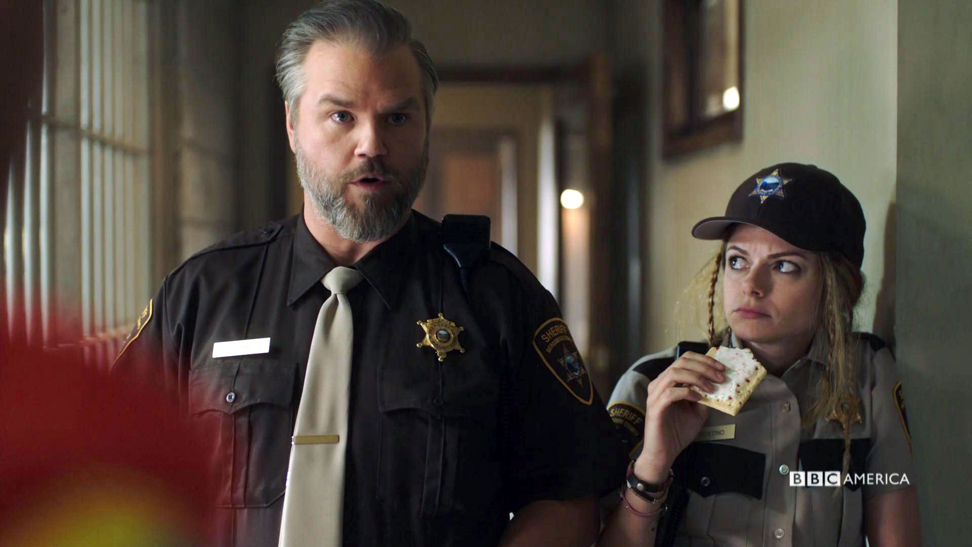 Dirk Gently's Holistic Detective Agency — s02e02 — Fans of Wet Circles