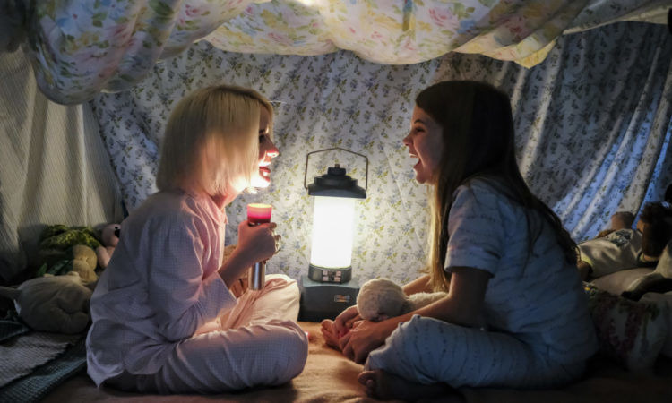 Young Sheldon — s02e10 — A Stunted Childhood and a Can of Fancy Mixed Nuts