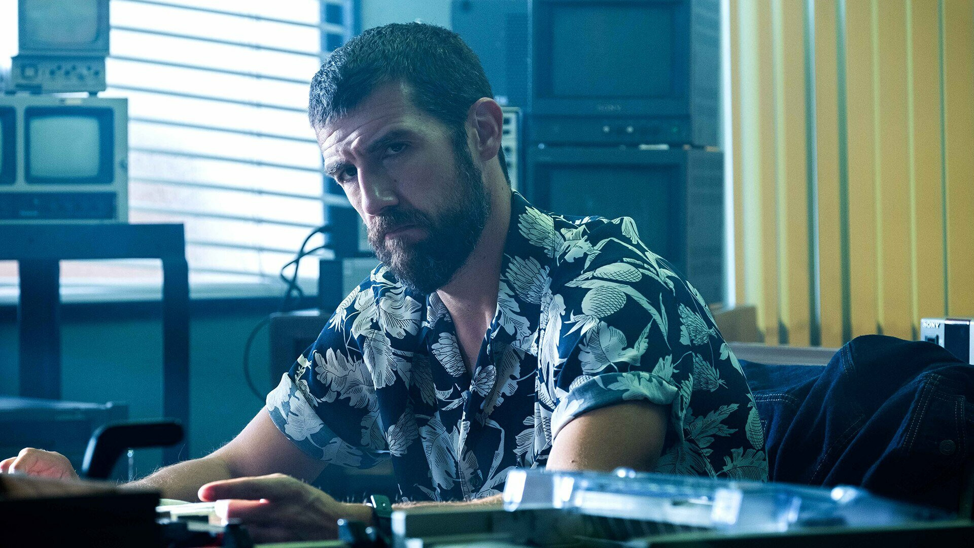 Снегопад — s05e03 — Lions