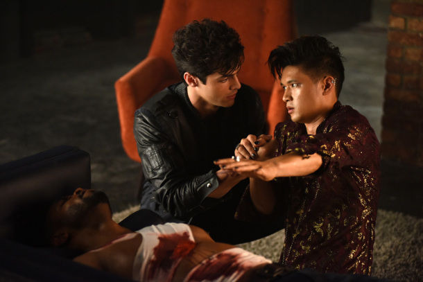 Сумеречные охотники — s01e06 — Of Men and Angels