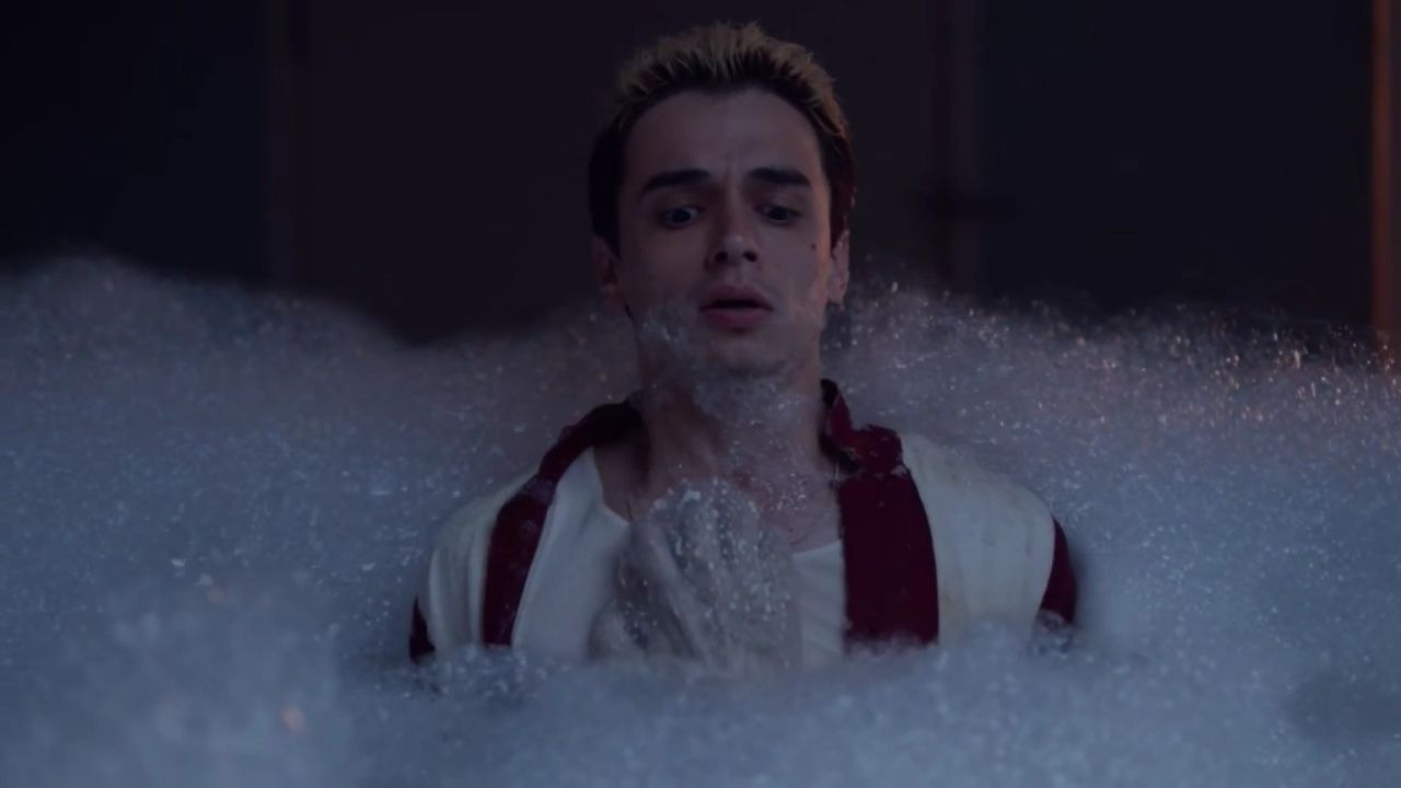 Комната 104 — s04e07 — Foam Party
