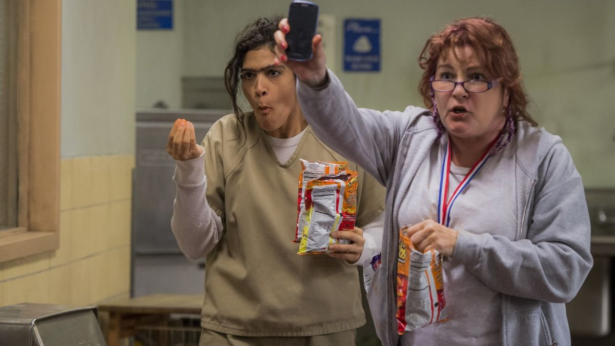 Оранжевый — хит сезона — s05e06 — Flaming Hot Cheetos, Literally