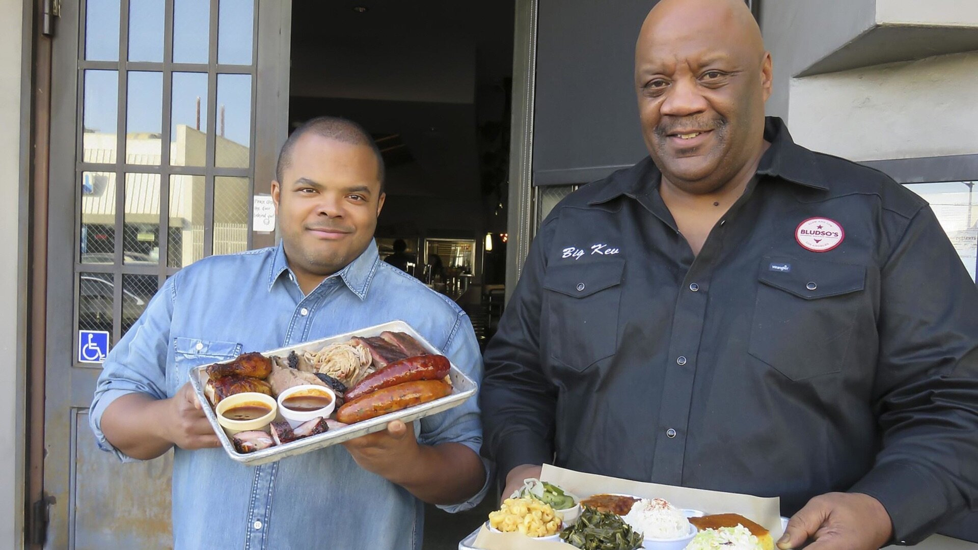 Man Fire Food — s08e08 — BBQ in Big Cities