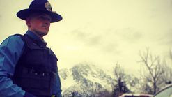 Полицейские на Аляске — s06e04 — One in the Chamber