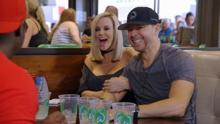Wahlburgers — s08e11 — Jen and Juice