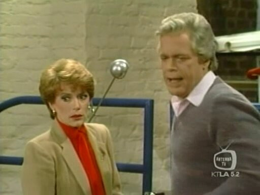 Слишком тесно — s04e21 — Divorce Chicago Style