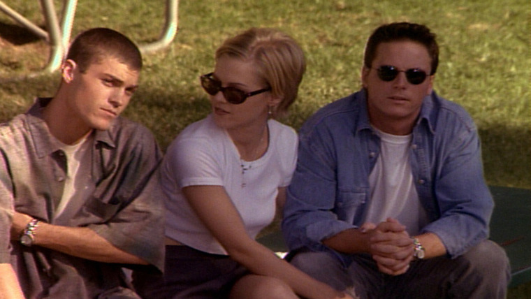 Beverly Hills, 90210 — s06e11 — Offensive Interference