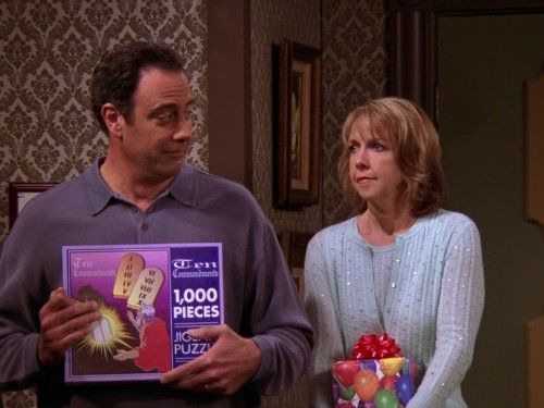 Все любят Рэймонда — s09e15 — Pat's Secret
