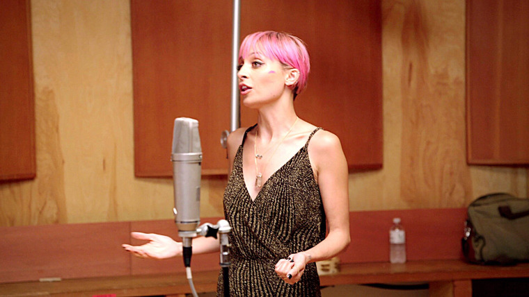 Candidly Nicole — s02e08 — Nicole Richie: Behind the Music