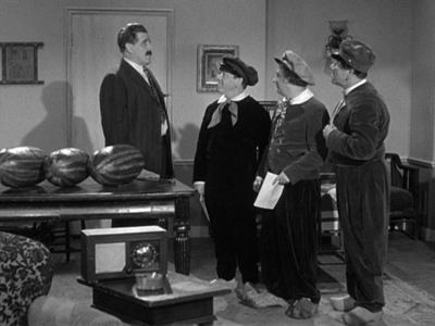 The Three Stooges — s16e07 — Dunked in the Deep