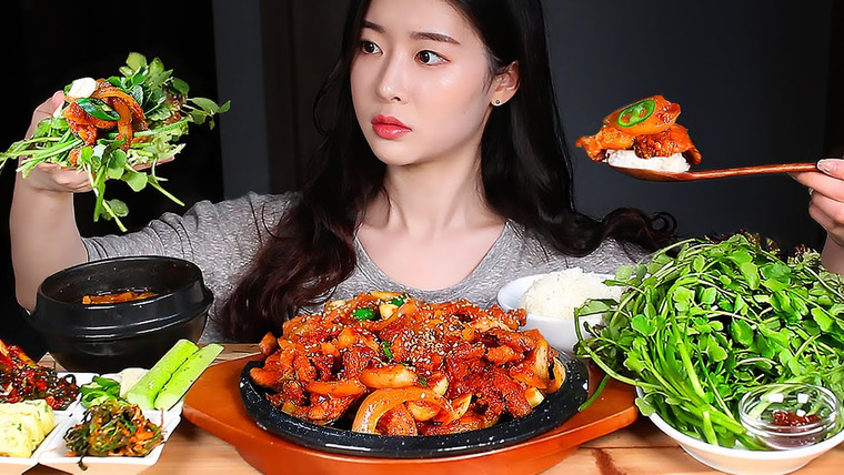 푸메 Fume — s02e29 — ASMR Корейская домашняя еда Пряная жареная свинина MUKBANG EATING SHOW