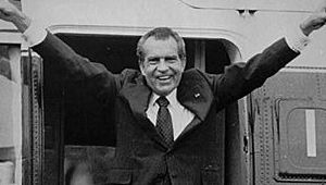 Американское приключение — s03e04 — Nixon: The Fall