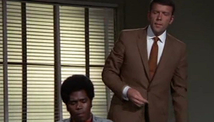 Mannix — s03e01 — Eagles Sometimes Can't Fly