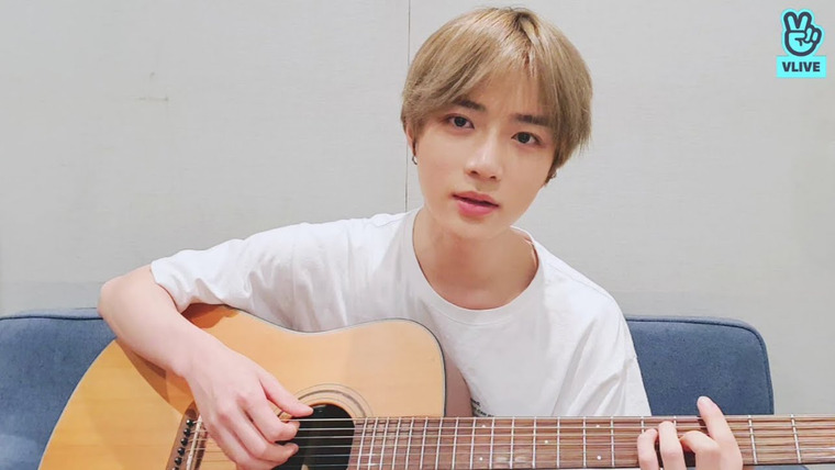 Tomorrow x Together on Live — s2020e04 — [Live] Beomgyu: Studio