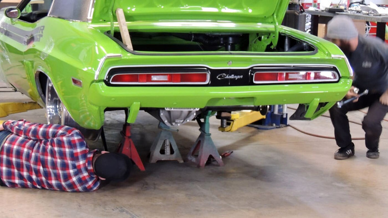 Fast N' Loud — s08e01 — '71 Scat Pack Challenger (1)