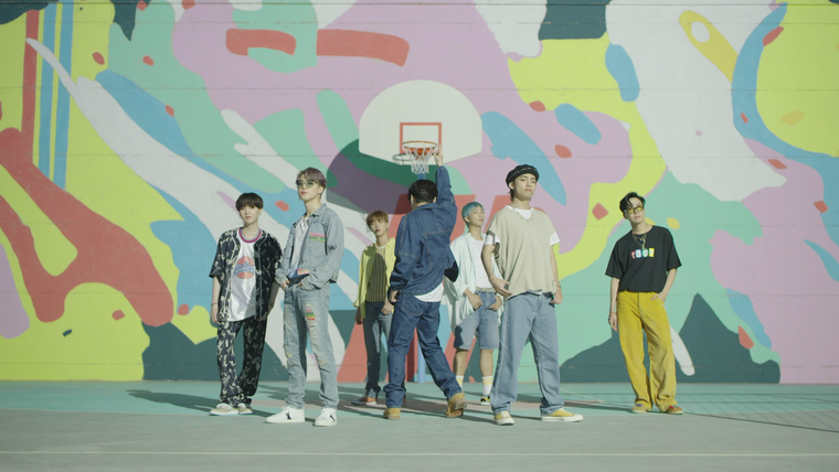 BTS on V App — s06e56 — BTS «Dynamite» Official MV (Choreography ver.)