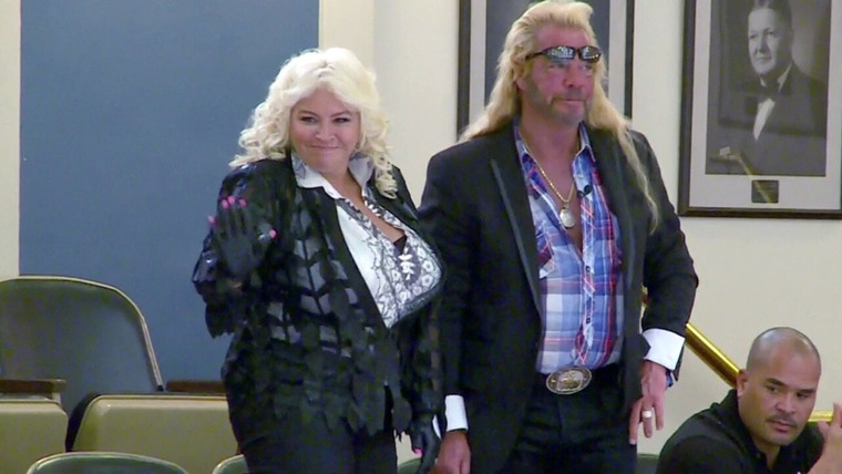 Dog and Beth: On the Hunt — s01e09 — Doglahoma 2: For a Few Bounties More