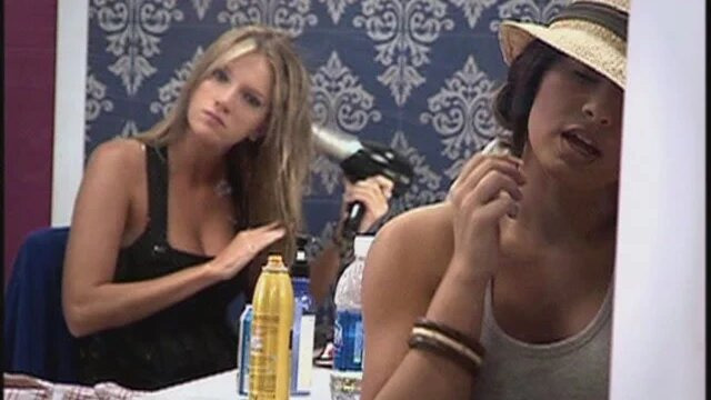 Плохие девчонки — s03e08 — What Happens In Vegas... Airs on TV