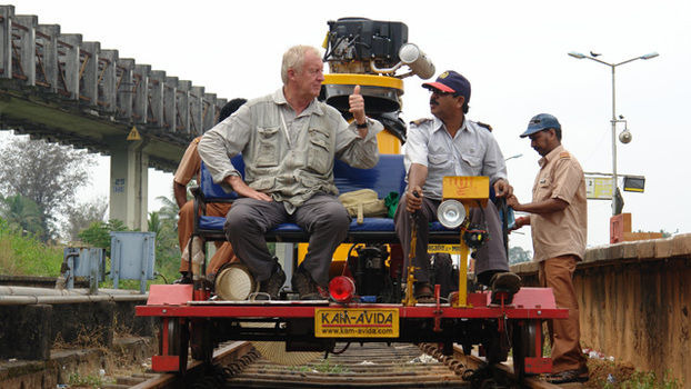 Chris Tarrant: Extreme Railways — s01e03 — India's Monsoon Railway