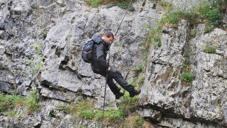 Bear Grylls: Extreme Survival Caught on Camera — s01e07 — Water