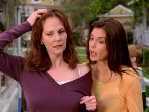 Desperate Housewives — s01e19 — Live Alone and Like It