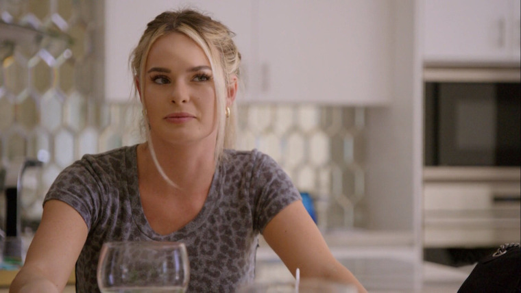 Siesta Key — s04e01 — Let's Be Healthy and Get Drunk