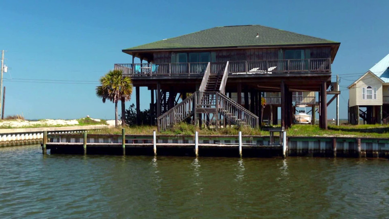 Beachfront Bargain Hunt — s2013e01 — An Alabama Family Searches for a Boat Lover's Vacation House