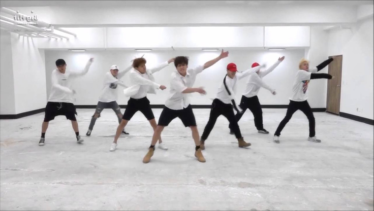 BTS on V App — s02e36 — 방탄소년단 '불타오르네 (FIRE)' Dance Practice
