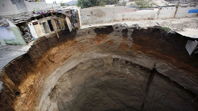 Новая звезда — s42e13 — Sinkholes—Buried Alive