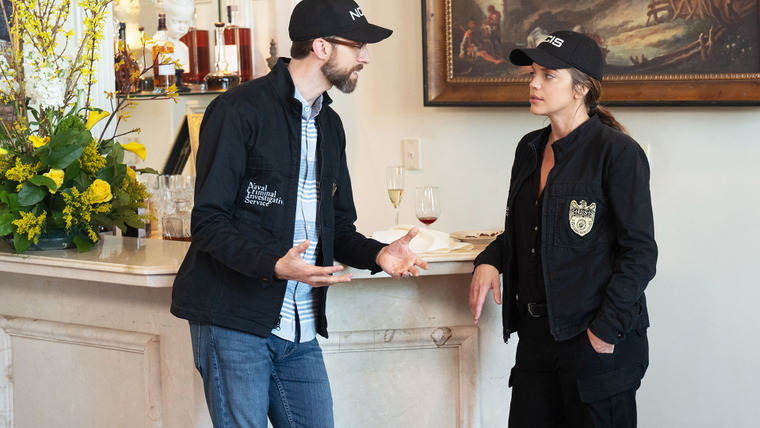 NCIS: New Orleans — s05e19 — A House Divided