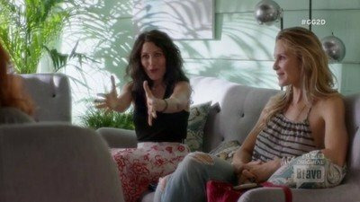 Girlfriends' Guide to Divorce — s02e02 — Rule #77: Don't Blow the Bubble