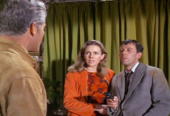 Man in a Suitcase — s01e11 — Dead Man's Shoes