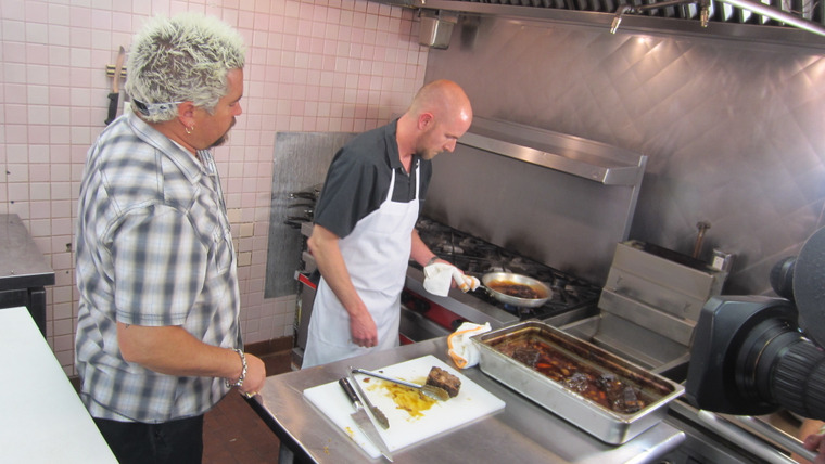 Diners, Drive-Ins and Dives — s2013e17 — A Festival of Flavor
