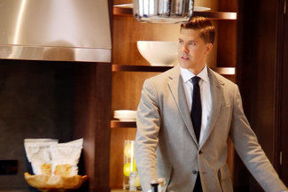 Million Dollar Listing: New York — s07e01 — Rebel Without a House