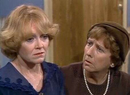 Все в семье — s08e03 — Cousin Liz