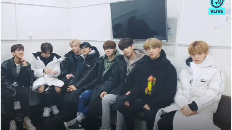 Stray Kids — s2018e278 — [Live] It's been a while since the Song Festival 🖤😁🖤