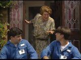 Соблюдая приличия — s05e03 — Hyacinth is Alarmed