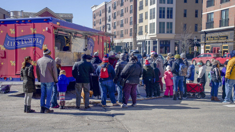 The Great Food Truck Race — s11e02 — Holiday Hustle: Candy Cane Clash