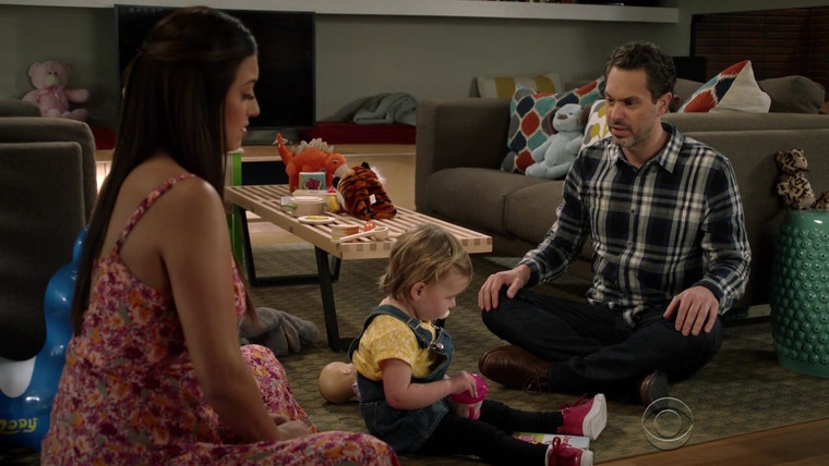 Life in Pieces — s02e19 — Babysit Argument Invention Butterfly