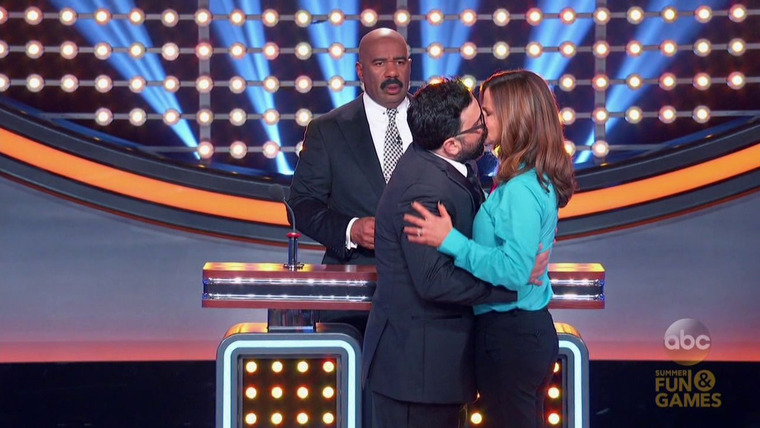 Celebrity Family Feud — s03e06 — Funny Gals vs Funny Guys and Louie Anderson vs Christina Milian