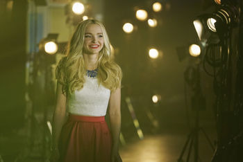 Лив и Мэдди — s04e13 — Sing It Live!!!-A-Rooney