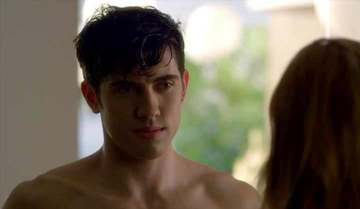 Famous in Love — s01e05 — Some Like It Not