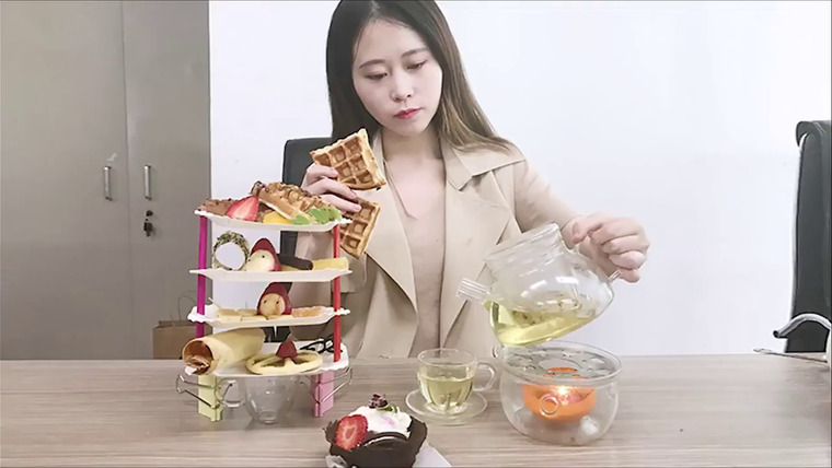 Office Chef: Ms Yeah — s01e14 — Wanna make a full set of afternoon tea at office? Try using hair beauty tools!